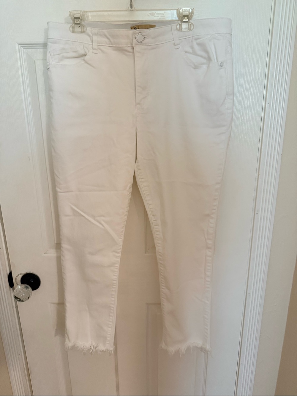 Democracy White Ankle Crop Jeans